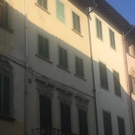 Via Roma Hydra