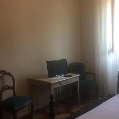 Via Roma Hydra *