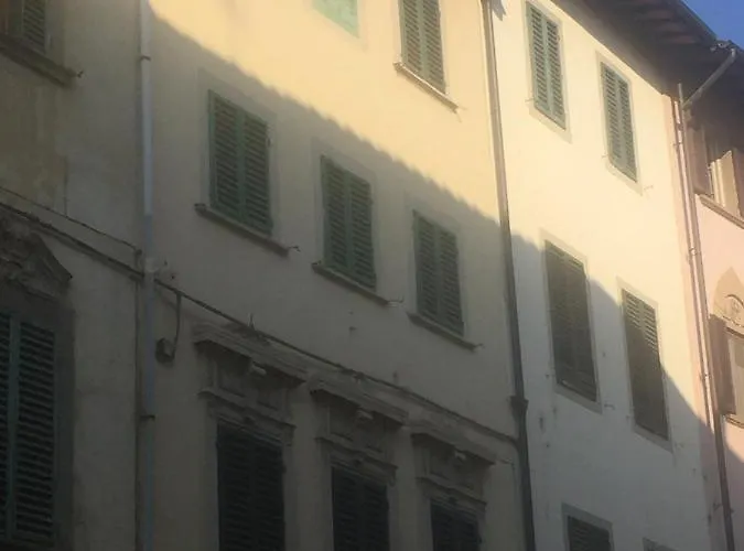 Via Roma Hydra